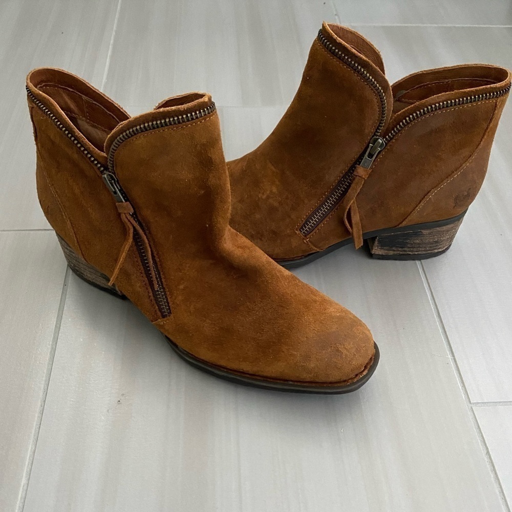 New Born Montoro Distressed Ankle Bootie in Cognac Brown size 10 stacked heel - Picture 2 of 10